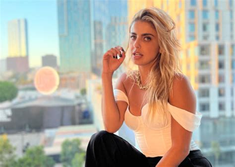 Michelle Renaud Inicia Septiembre En Bikini Y Con Sus Curvas Al Descubierto