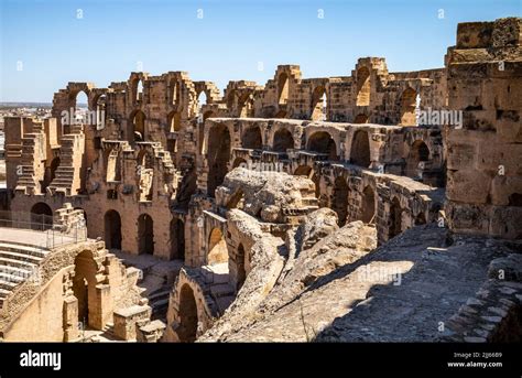view   ruins   immense roman amphitheatre  el jem
