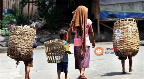 mengurai akar kemiskinan struktural  indonesia yuk baca tantangan
