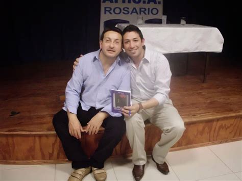 Un Couple Gay Adopte Un B B S Ropositif Qui Avait D J T Rejet Par Familles Un Jour De R Ve