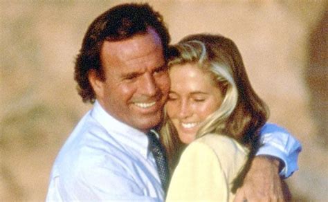 Así Luce Miranda Rijnsburger Esposa De Julio Iglesias A Los 57 Años