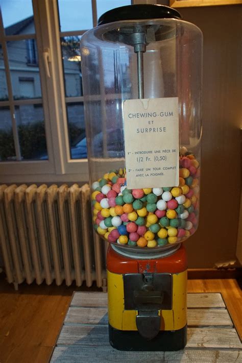 Proantic Vintage Chewing Gum Dispenser Machine