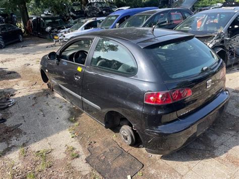 Seat Ibiza III 1 4 16V 75 Épave 2004 Noir