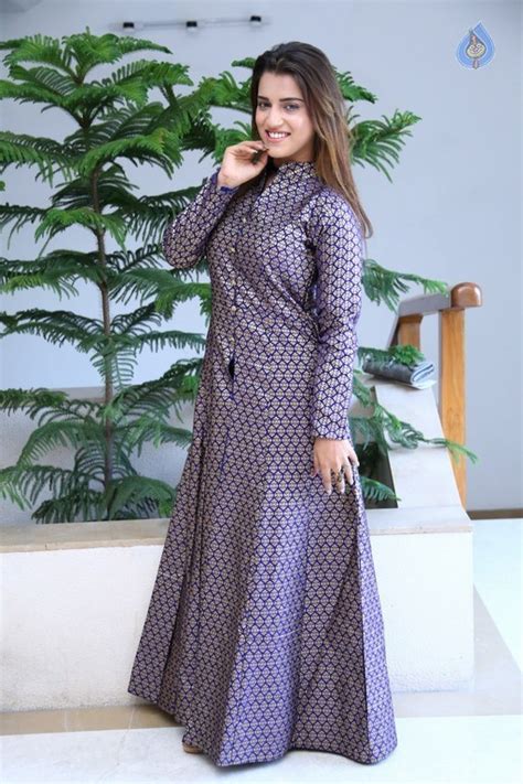 8 Hot Sexy Yasmin Pathan Bikini Pics