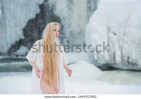 Naked Woman Long Blonde Hair On 스톡 사진 1644357982 Shutterstock