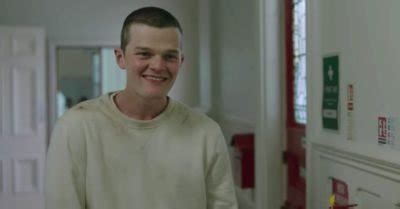 Robert Aramayo Shirtless Underwear Gay Girlfriend Famewatcher