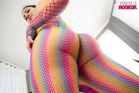 Tgirlshookup Une Tgirl Excit E Avec Une Machine Sexe Anal Et Un Gros Cul Xhamster