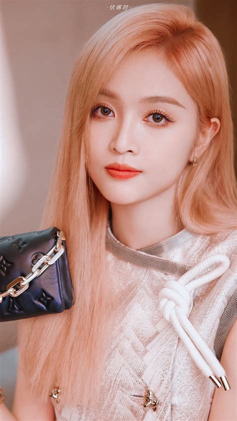 Carlos Basagoitia Xuan Yi De Wjsn