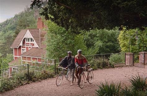 Vivir En La Casa Del Protagonista De Sex Education Es Posible Si Tienes Cerca De Dos Millones