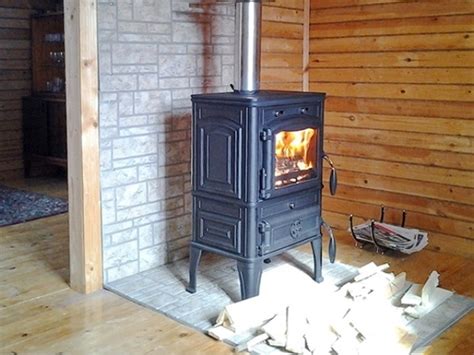 Отделка стены за печью