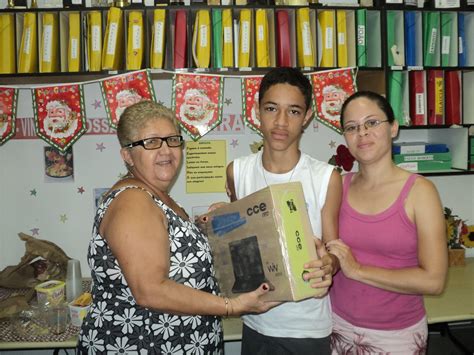 Colegio Estadual Monsenhor Barenco Coelho - Colégio Estadual Monsenhor Barenco Coelho: Alunos Premiados com Notebooks
