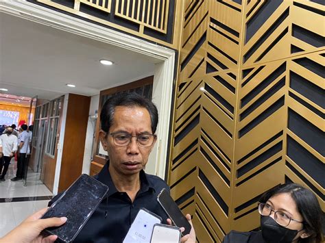 Ketua DPRD Surabaya Umumkan Pecat Anggota Dewan Fraksi PDIP Suara