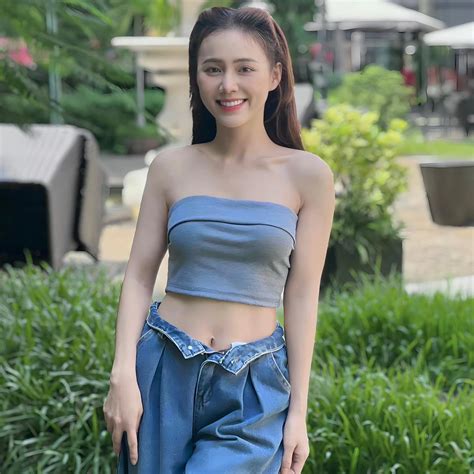 Dàn hot girl làm mẹ đơn thân nổi tiếng với vẻ ngoài xinh đẹp quyến rũ Báo Dân trí