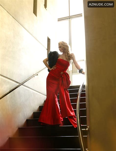 VALERIE AZLYNN Nude AZNude