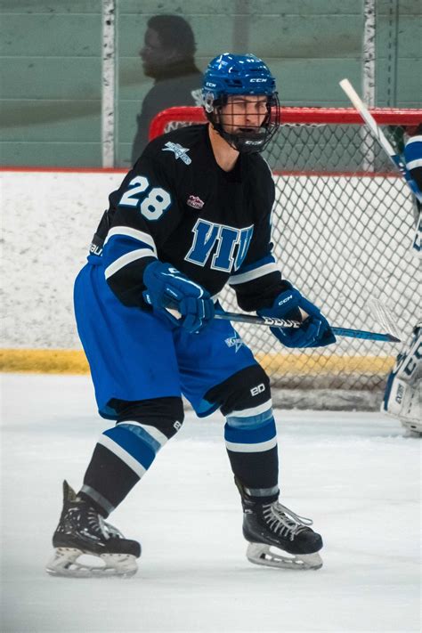Mariners Roundup: Hockey Team Visits Alaska - The Navigator