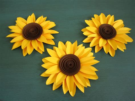 Set Of 3 Paper Sunflowers Paper Flowers Yellow Flowers Etsy Paper Sunflowers Sunflower