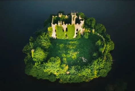 McDermott's Castle: Like Something From A Disney Film (History+Photos)