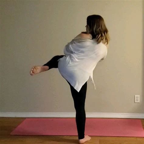 Tornado Kick by Bernadette Cordeau - Exercise How-to - Skimble