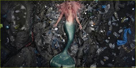 Shakira Transforms Into A Mermaid Enchants Manuel Turizo In Copa