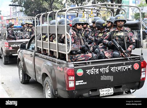 I Membri Della Border Guard Bangladesh Bgb Stanno Di Guardia In Una