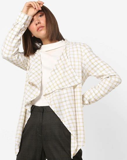 Different Ways To Style Short Shrug With Jeans Baggout