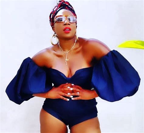 9 Hot Sexy Aisha Hinds Bikini Pics