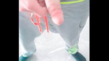 Primer plano real Paja matutina arriesgada y semen preparación de café XVIDEOS