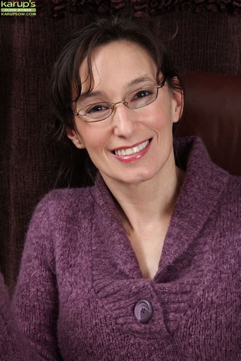 Brunette Milf Shelly Jones Shows Her Pussy And Ass In Pantyhose CoedCherry