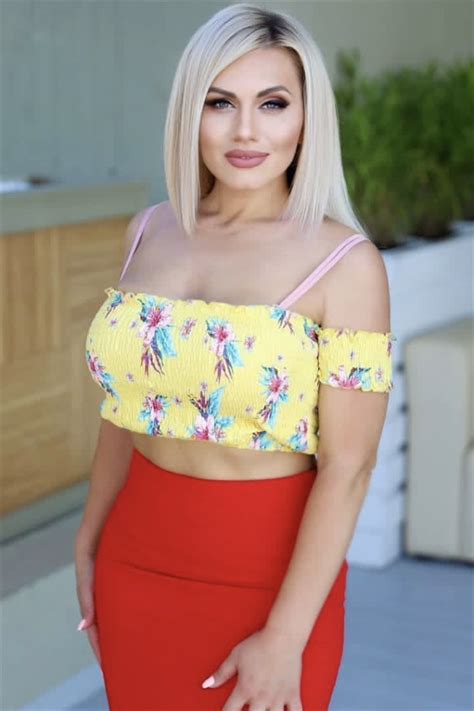 Charming Julia Y O From Odessa With Blonde Hair Id Ladadate