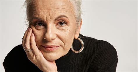 Maquillage Peau Mature Erreurs Courantes Qui Accentuent Les Rides Et Vieillissent Le Visage