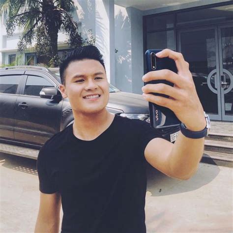 Kín kẽ là thế Quang Hải vẫn bị quay lén cảnh hẹn hò với hot girl 1m52