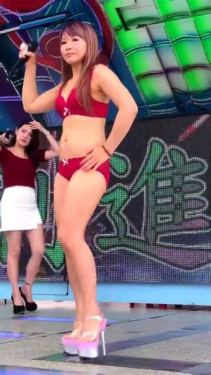 Watch 熟女騷逼歌舞秀 小薇 內衣 Show 巨尻 美乳 熟女 性感 Porn SpankBang