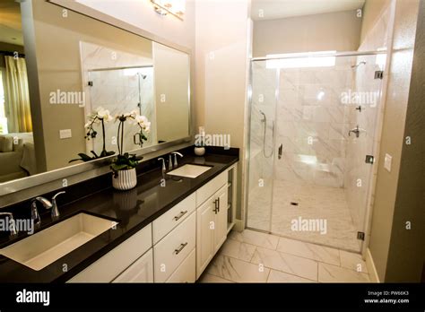 Bathroom His Hers Hi Res Stock Photography And Images Alamy