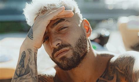 Maluma Provoca E Si Spoglia Nuove Foto Hot Del Cantante Bitchyx