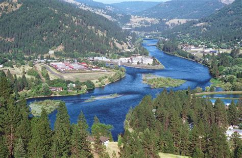 File:Clearwater River in Ahsahka, Idaho.jpg - Wikimedia Commons