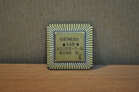 Siemens Sab80286 1 R Intel 1982 Bl732702 Vintage Rare Plcc Cpu Gold