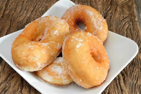 Beignets aux pommes et raisins secs Goûteux et gourmands