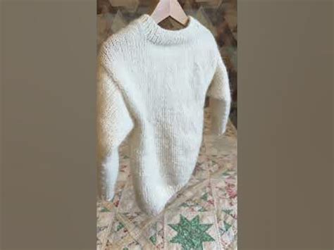 Осталось сделать воланы на рукавах, вышивку и постирать изделие 💫 #knit ...