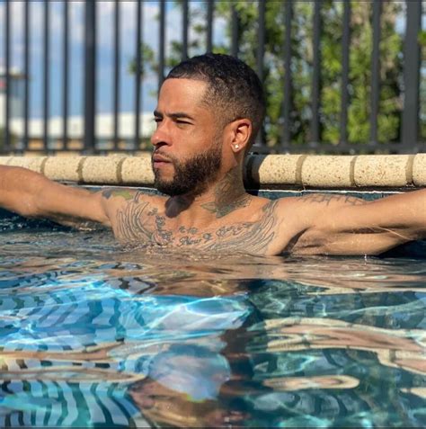 Hot Gay Men In The Spotlight Media Entertainment Lifestyle