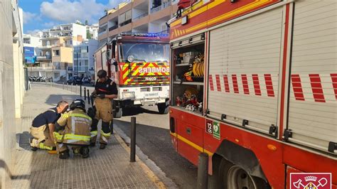 Los Bomberos Apagan Un Incendio Generado En Una Caja Eléctrica En Un Edificio De Ibiza Diario