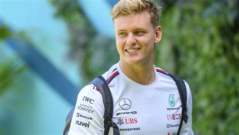 Mick Schumacher feiert Rückkehr in Formel 1 Auto und offenbart Probleme