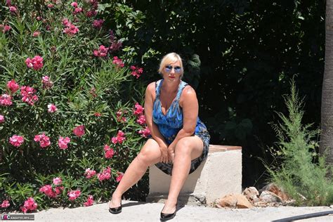 Mature Blonde Fatty Melody Takes Off Her Dress To Pose In Her Underthings Coedcherry