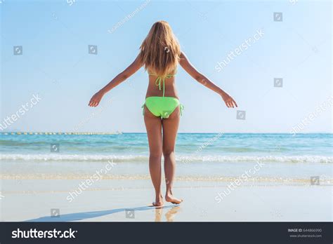 Sexy Bikini Body Asian Woman Playful库存照片644866990 Shutterstock