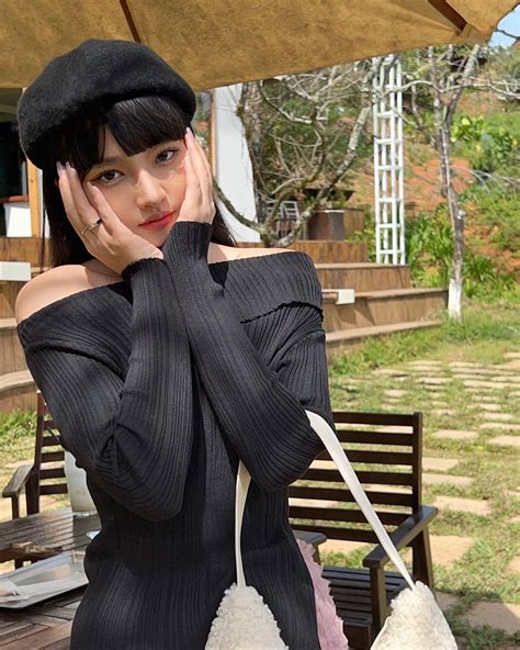 Hot girl trường Kinh tế chuẩn con nhà người ta Xinh đẹp lại học giỏi