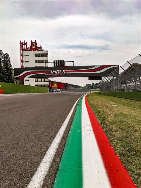 Governador da Emilia-Romagna quer que Ímola continue na F1 nos próximos ...