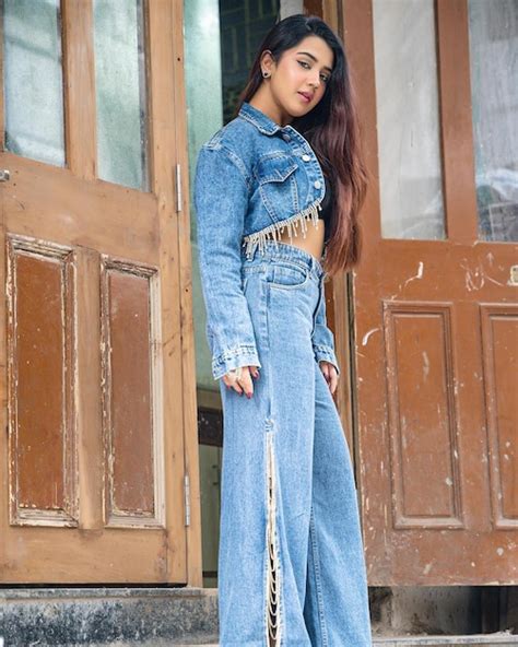 Bela modelo em lingerie foto seu nome é Roshni Walia imagem Premium