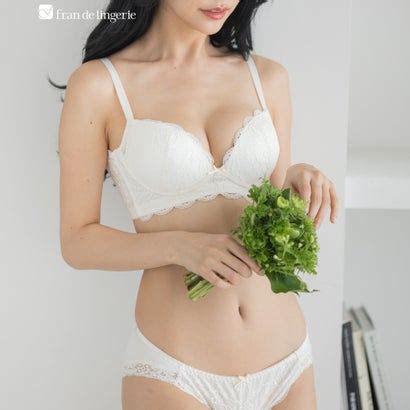 フランデランジェリー fran de lingerie しっかり盛れるノンワイヤー 繊細な総レース スタイルアップワイヤレス ノンワイヤーブラショーツセット返品不可商品 ホワイト