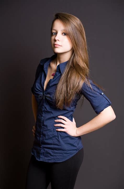 Beau Brunette Heureux De L adolescence Image stock Image du féminin