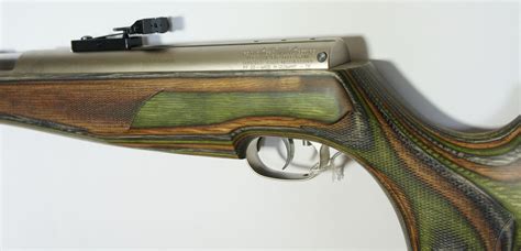 Luftgewehr HW 77 mit Laufgewinde und Schalldämpfer im grünen ...