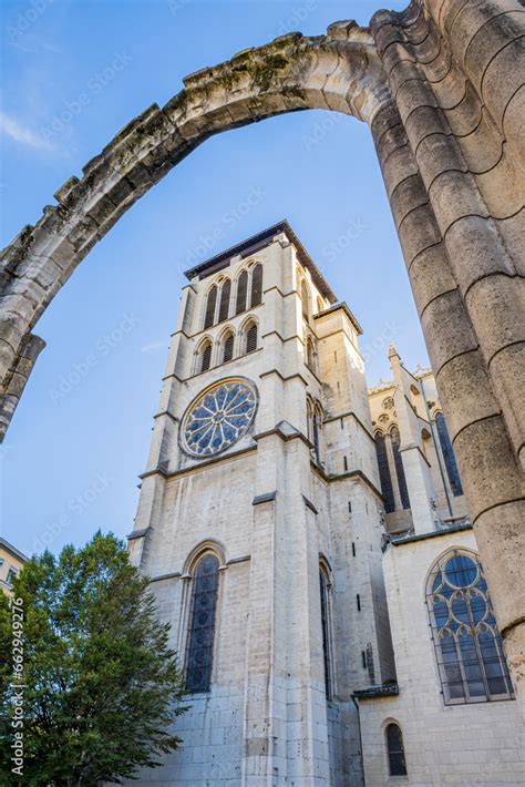 Cathédrale Saint Jean Baptiste et Jardin Archéologique de Saint Jean